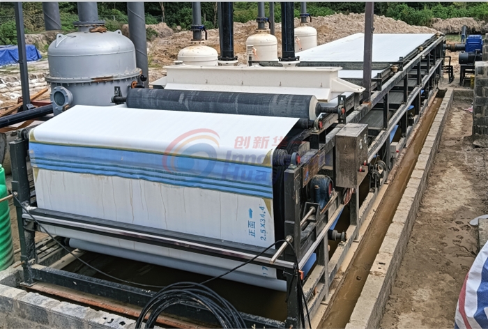 30平真空過(guò)濾機(jī)在贊比亞銅礦尾砂脫水現(xiàn)場(chǎng)